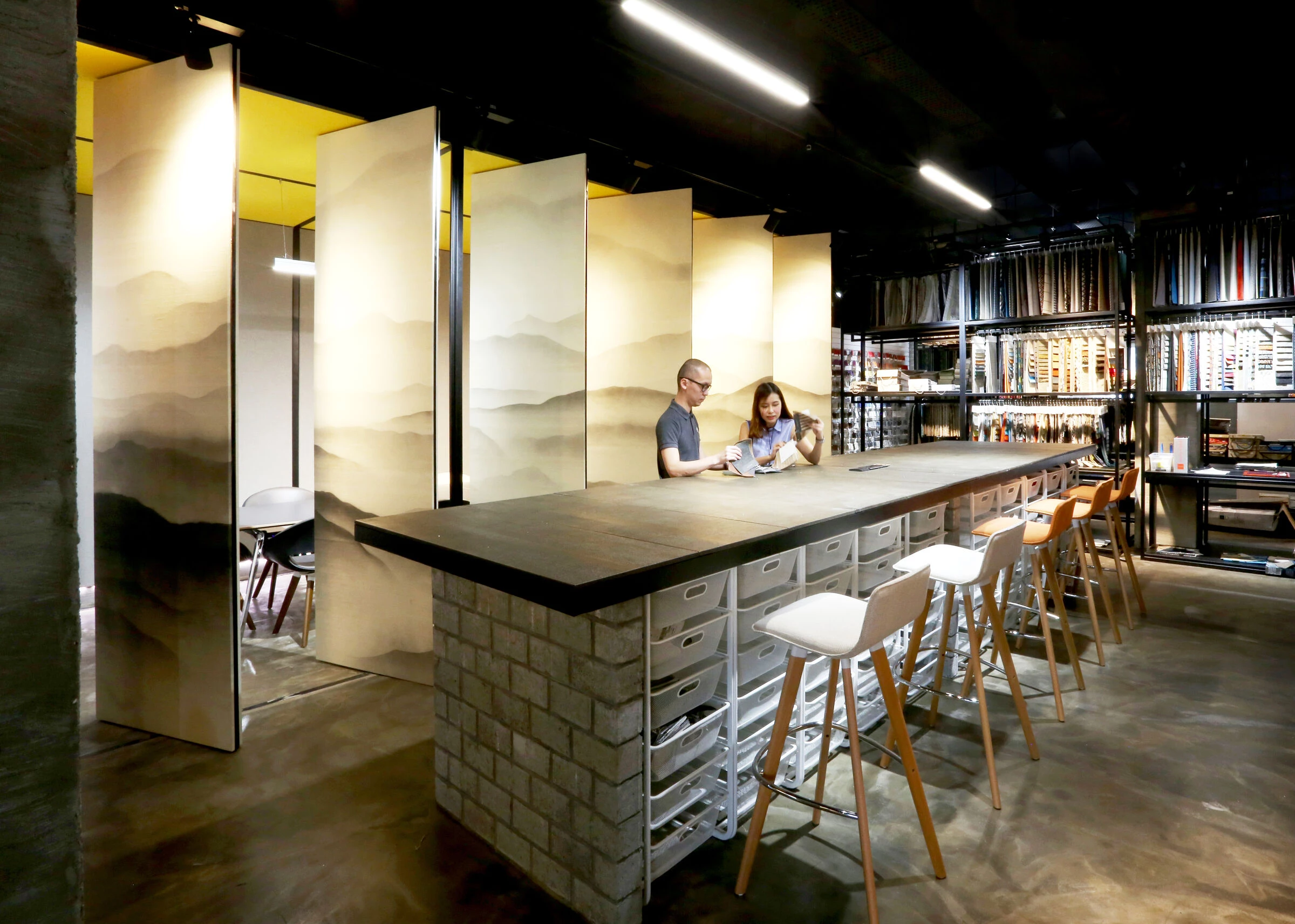 新加坡高端面料展示厅，RSDS 建筑师的工业风设计-9