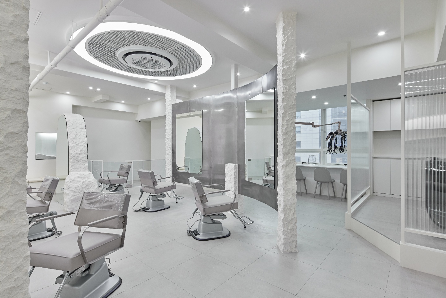 白色调高级美容沙龙，打造舒适私密空间-7