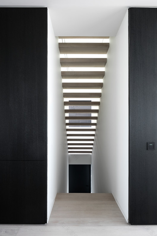 比利时海滨住宅的动态空间设计-9