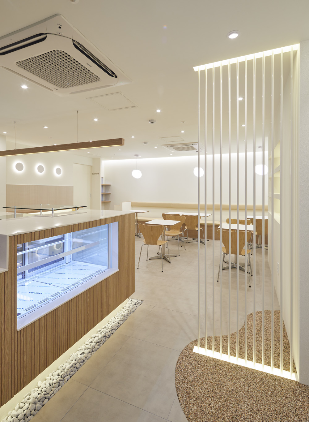 白色木纹打造 30 平极简餐厅-12