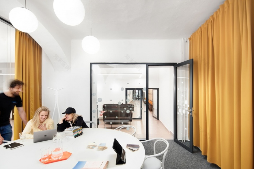 KUMST 创意中心 | 布尔诺老建筑翻新,打造多用途社区设施-44