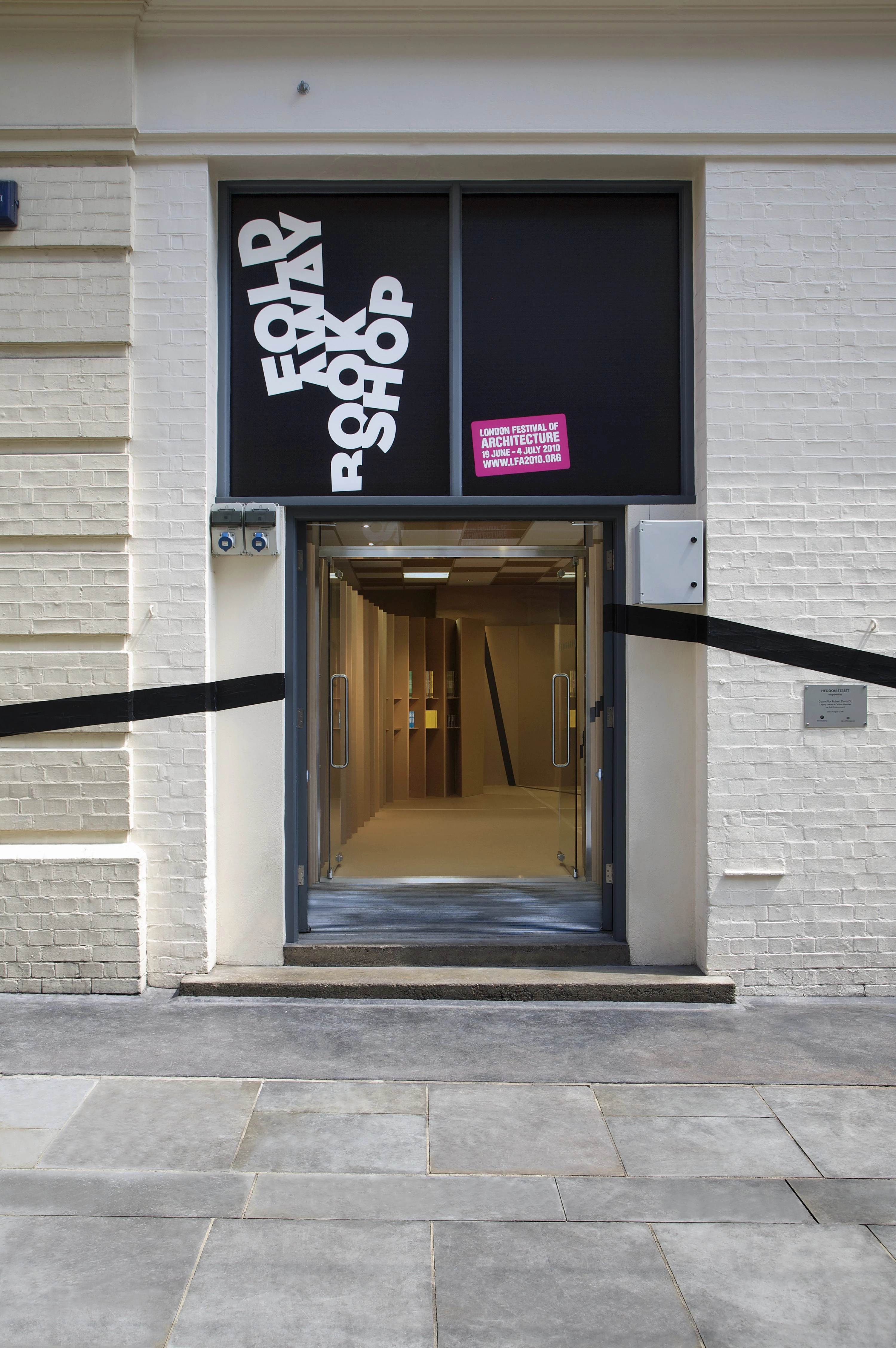 伦敦临时折叠书店-22