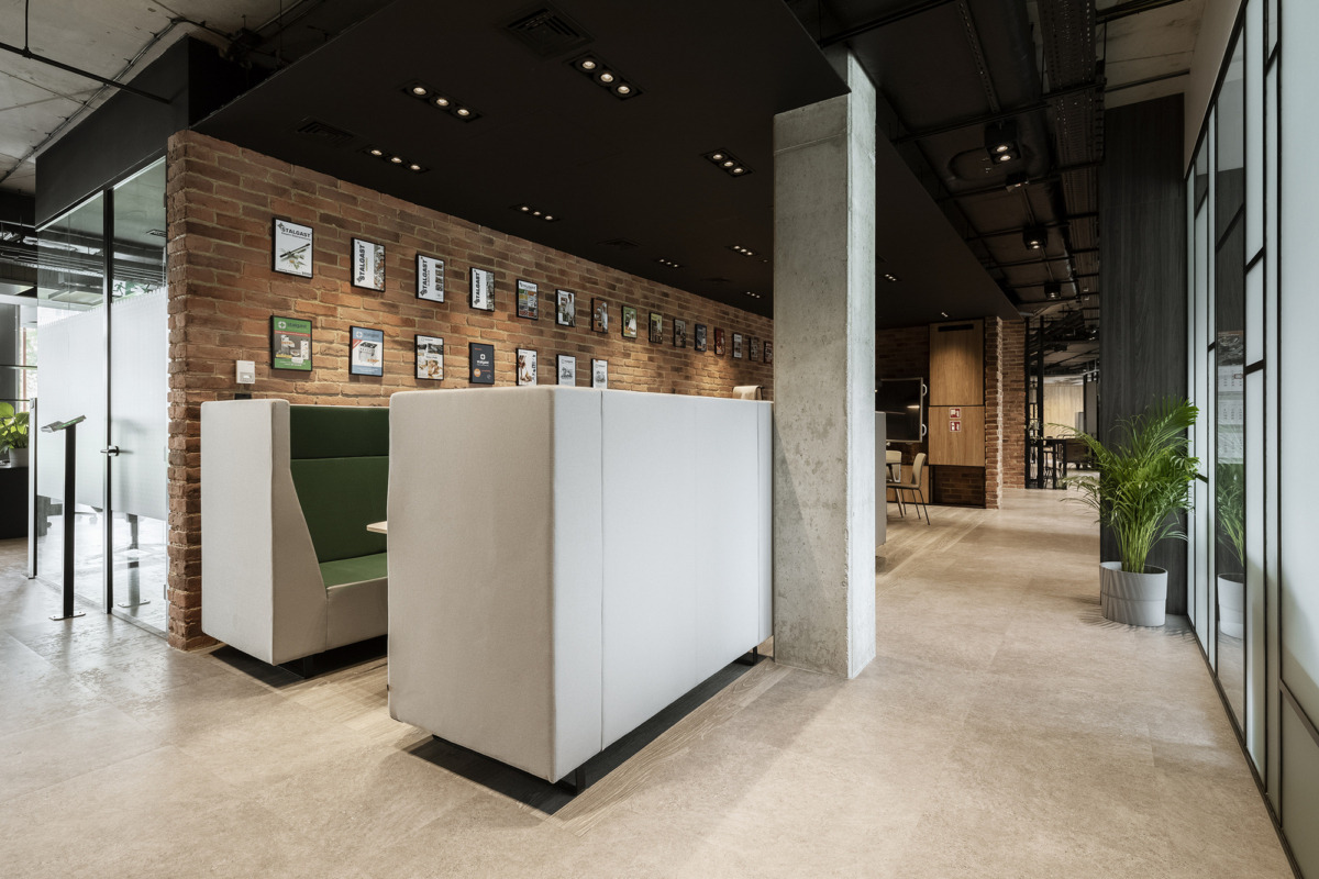 波兰华沙 Stalgast 办公室，工业风与现代化的完美结合-21