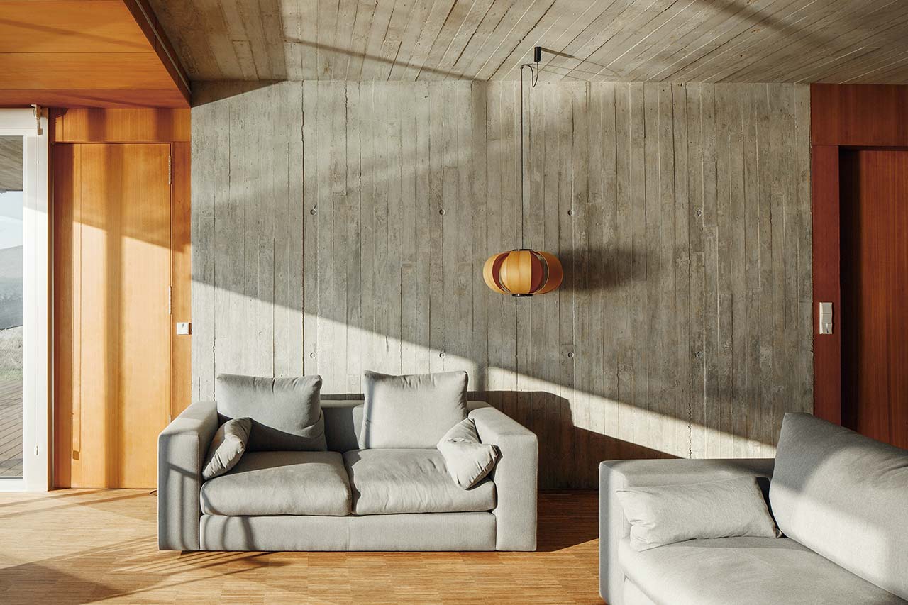 西班牙"波浪"海滨别墅 | 极简与温暖共存-52