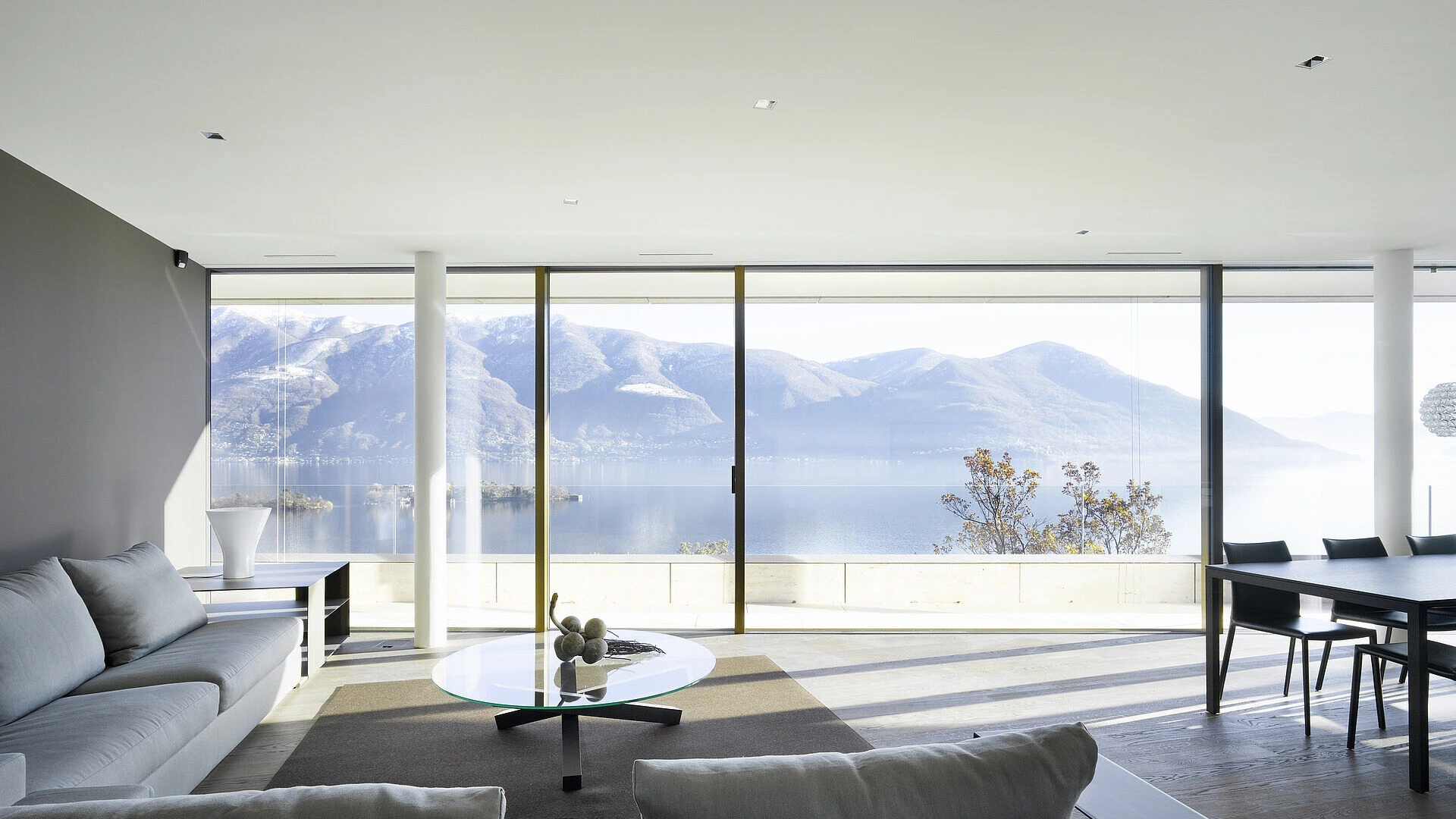 瑞士 Ticino 山间豪华公寓，极致视野与空间利用-12