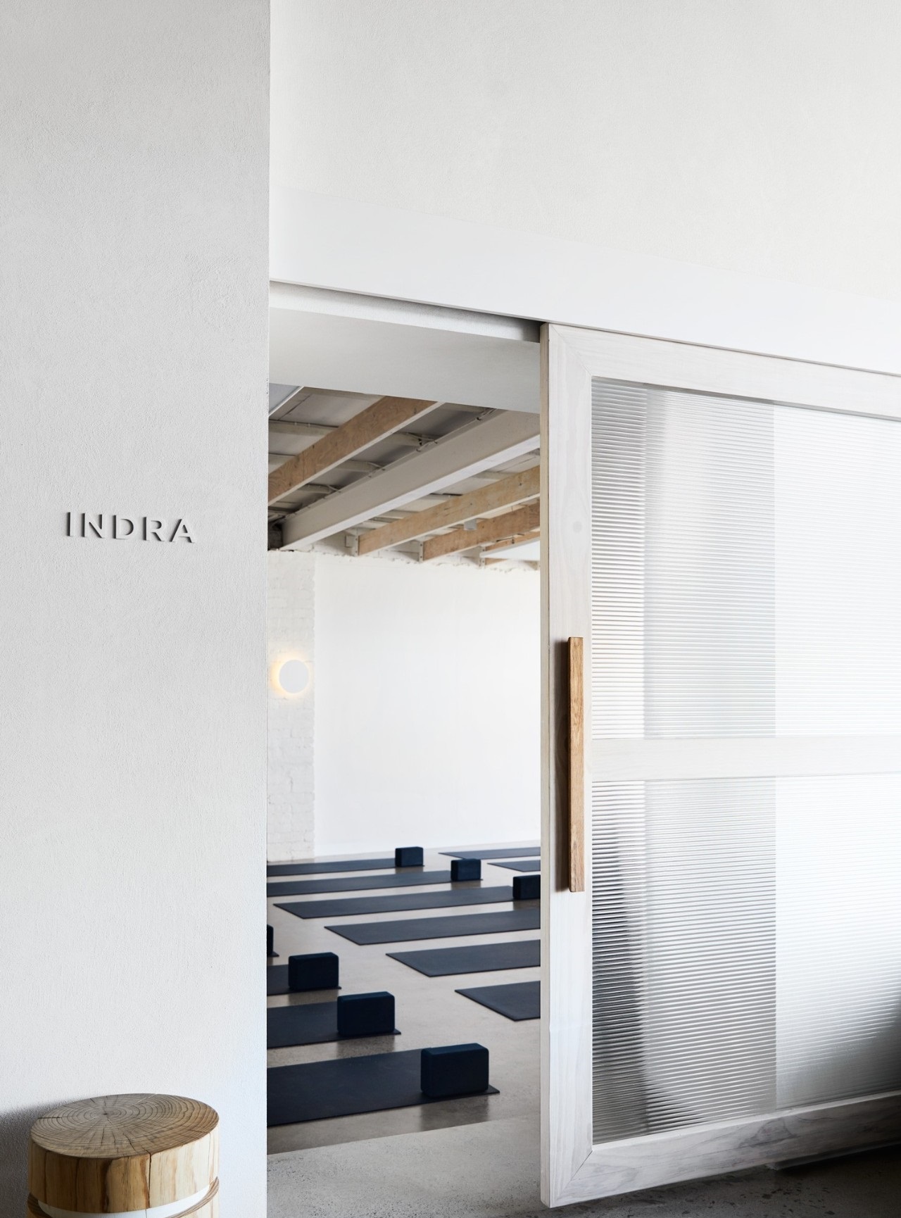 海洋灵感瑜伽室 | Golden Studio 的 Warrior One-13