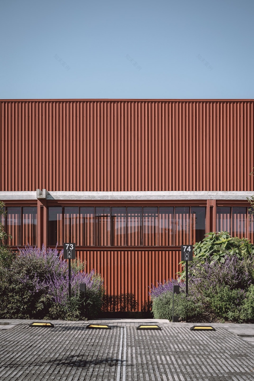 墨西哥 CBG 园区 | 钢筋混凝土与绿色花园的工业风范-41