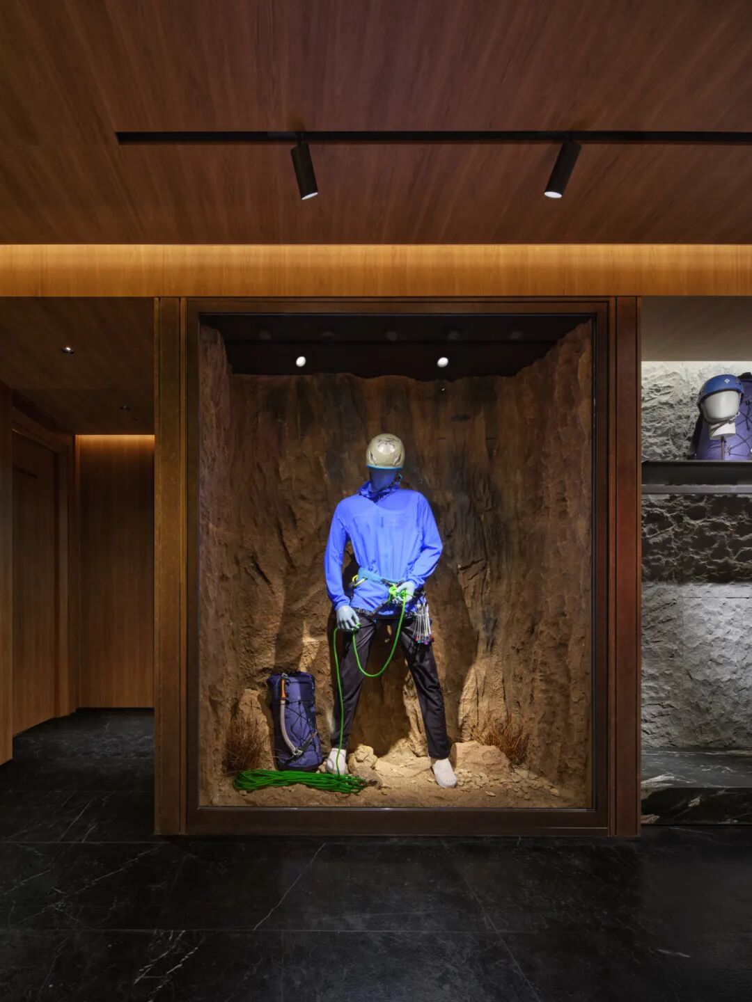 从岩壁出发，走向极境之境——始祖鸟ARCLOUNGE-24