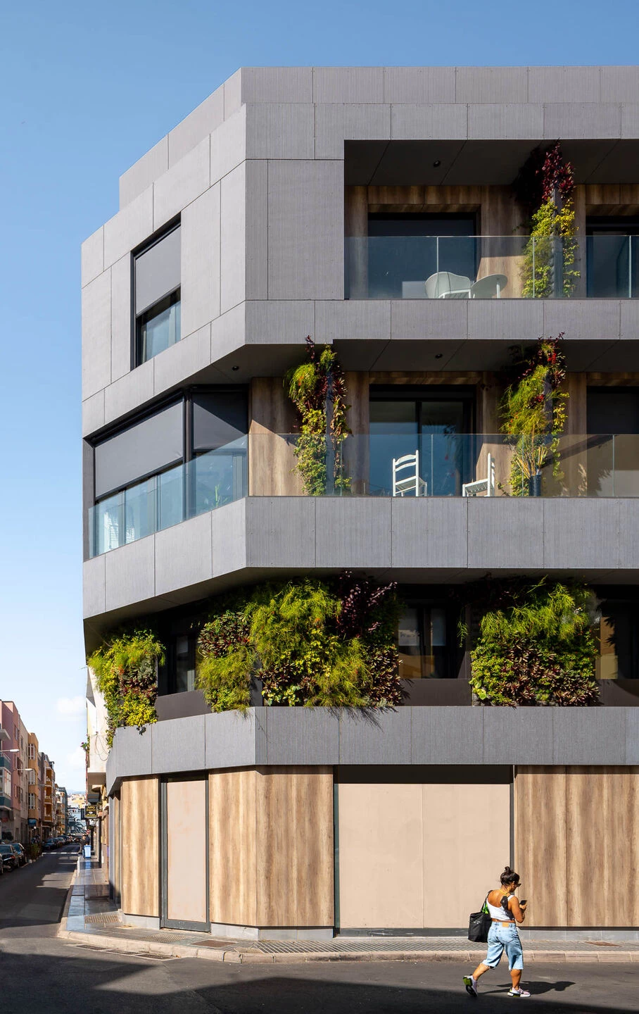 绿意盎然的城市花园——西班牙 Las Palmas de Gran Canaria 公寓设计-5