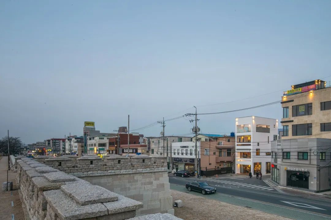 千年庆州咖啡馆 | 融合历史与现代的空间艺术-9