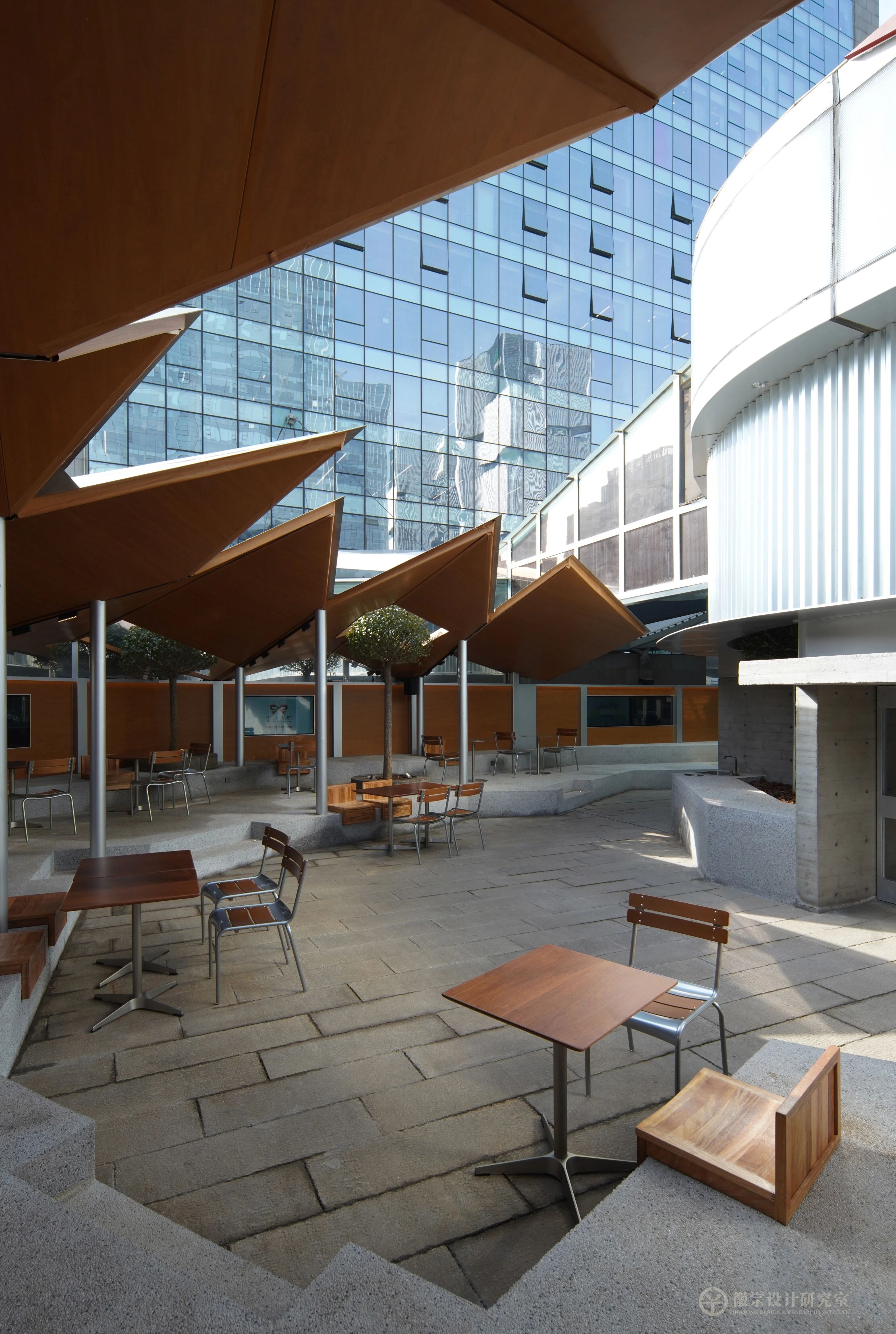 「被撕开的礼盒」SOONSOO CHICKEN中国首店设计丨中国郑州-15