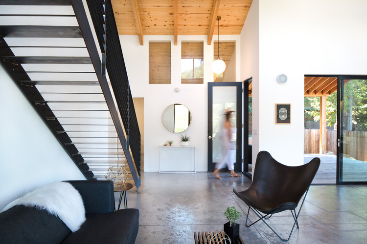 加州阳光红木现代度假屋-20