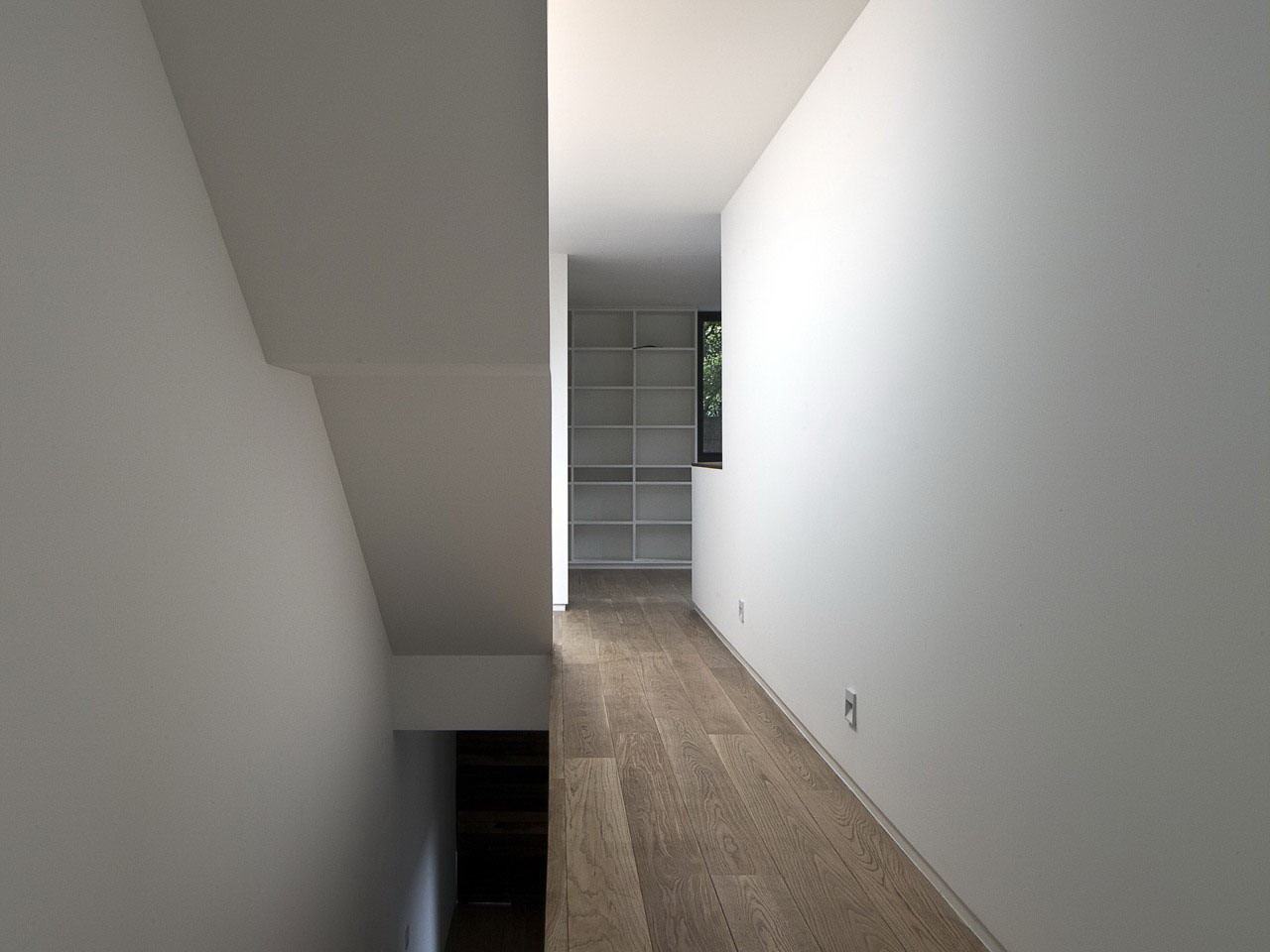 墨西哥市南部灰褐色矩形住宅——开放式空间与自然融合-5