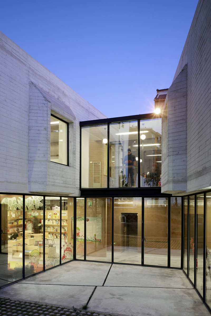 曼努埃尔·阿尔托拉吉雷图书馆-10