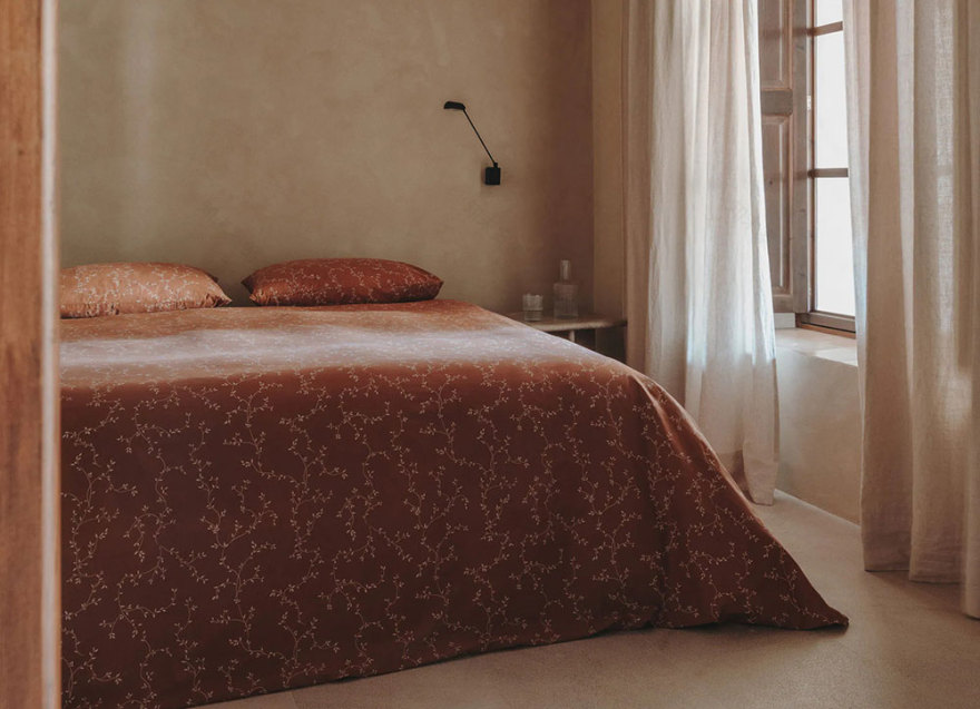 西班牙别墅的温馨秋季室内设计-12