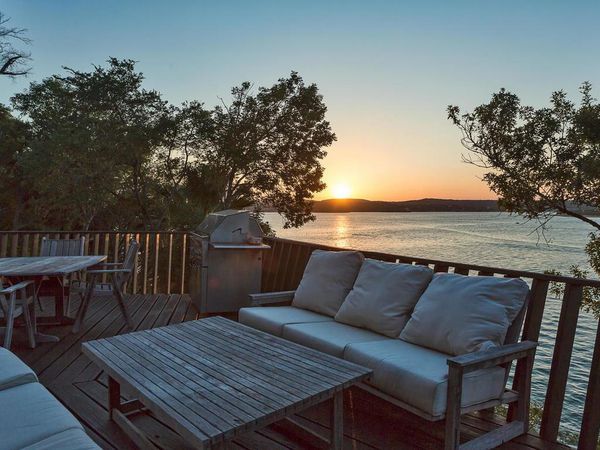 赖特弟子湖滨山坡住宅,戏剧性视野与独特结构-40