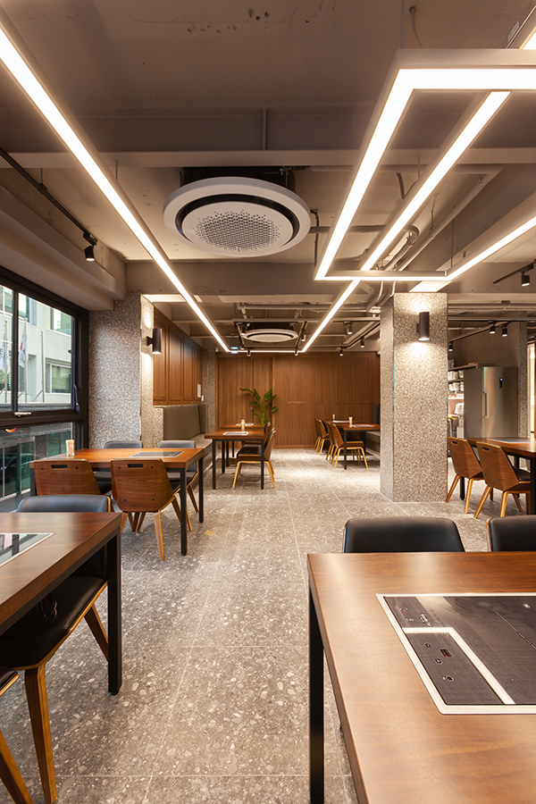 首尔 58 平米海景专卖店，极简奢华空间设计-16