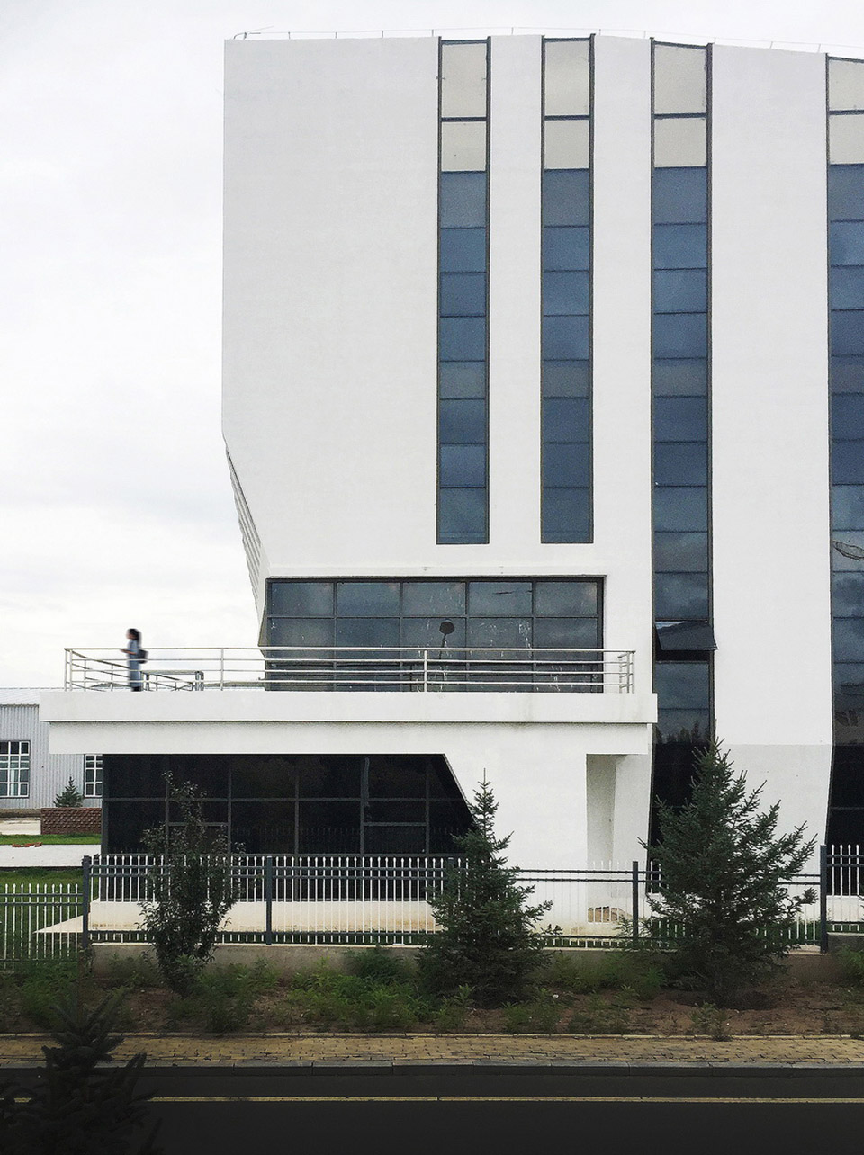 切片层岩，内蒙古林西至尊全集制造有限公司办公楼 / 大连松岩设计-27