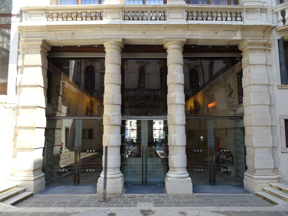 カ・ペーザロ | イタリア の建築【世界建築巡り】-46