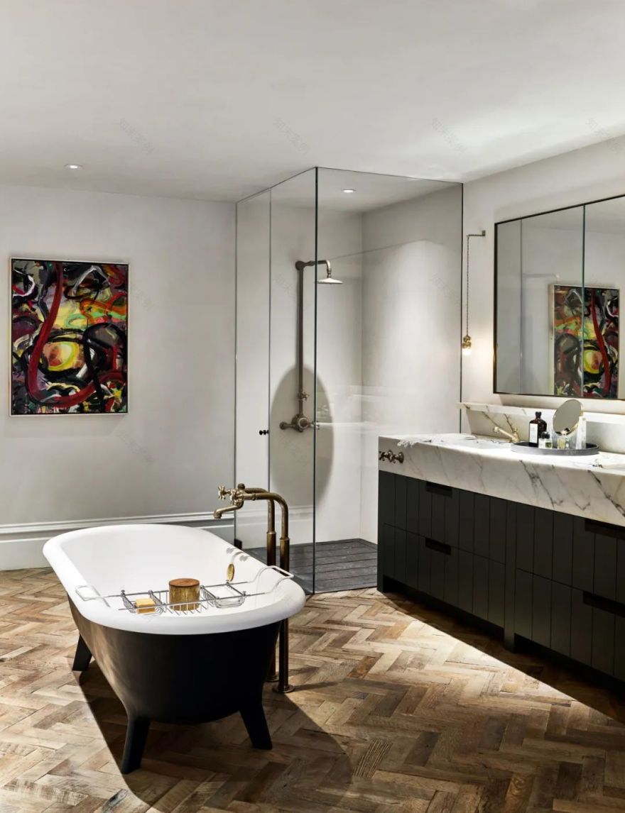 奇葩设计师用2年把房子涂成黑色,还被夸是天才?-68