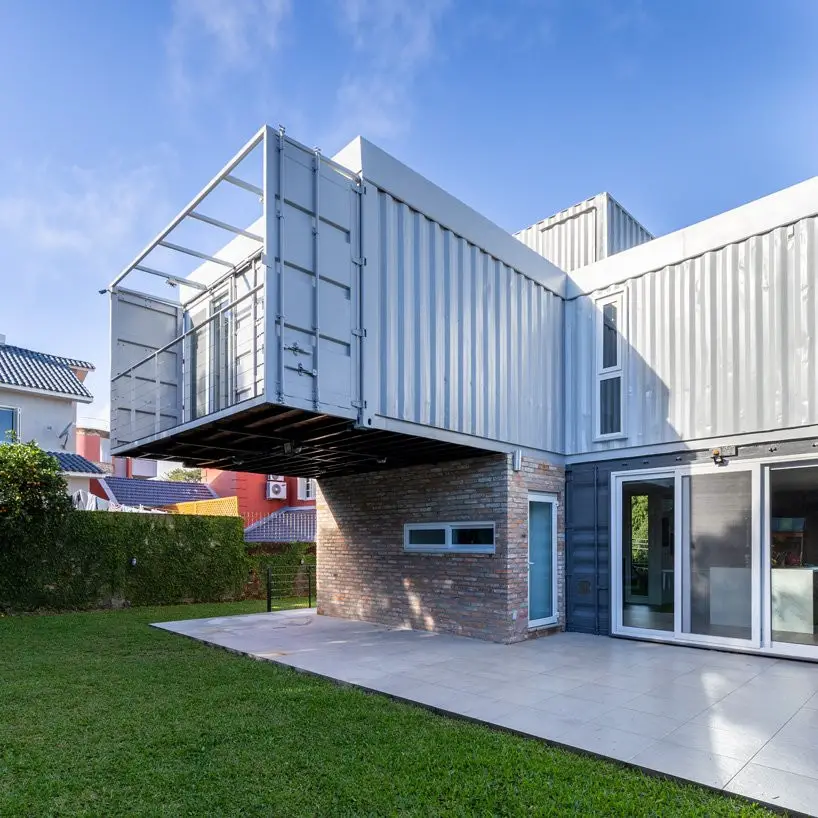 巴西集装箱住宅 | 木质设计打造温馨家居-15