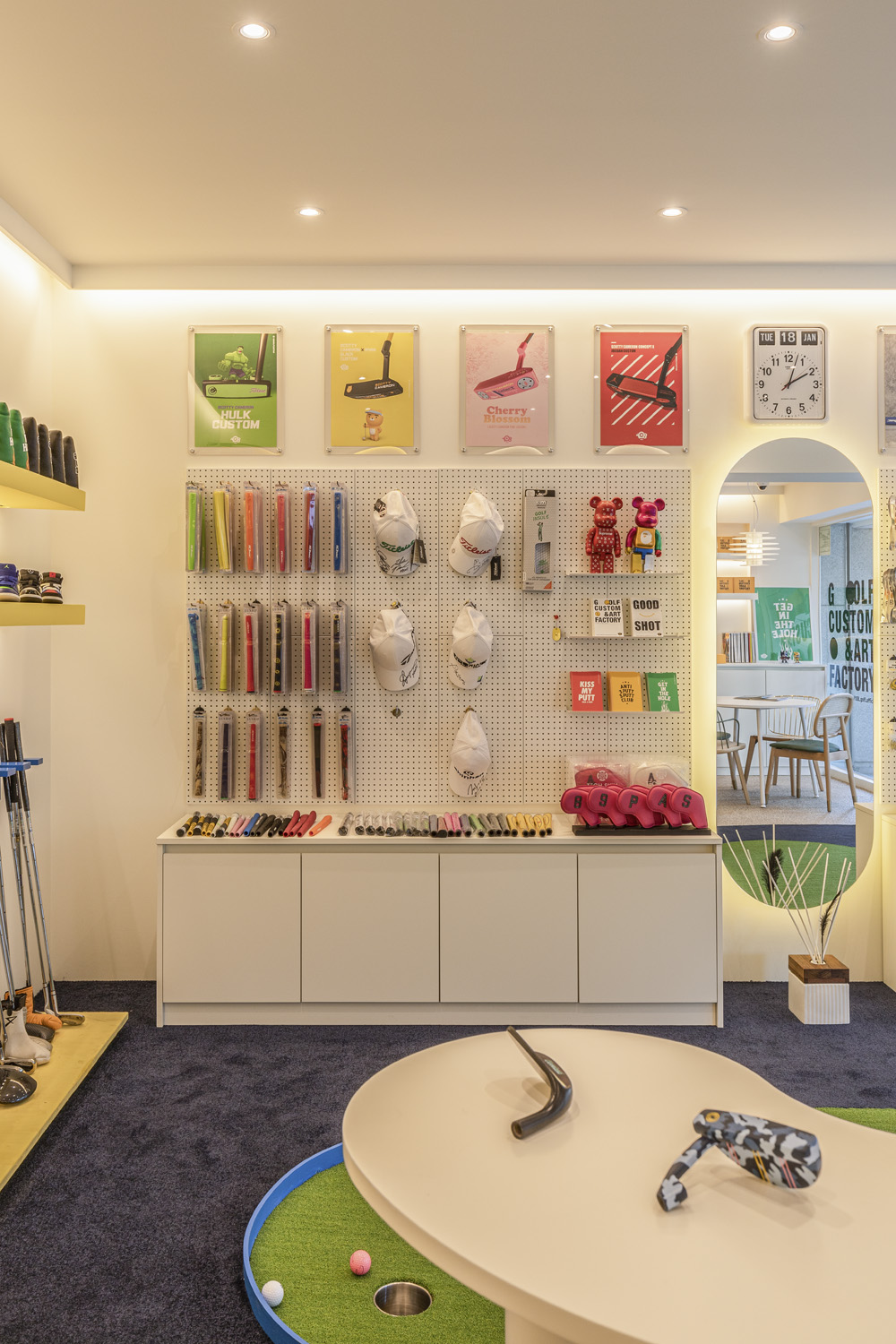 韩式 24 平米高尔夫用品展示空间的惊艳设计-15
