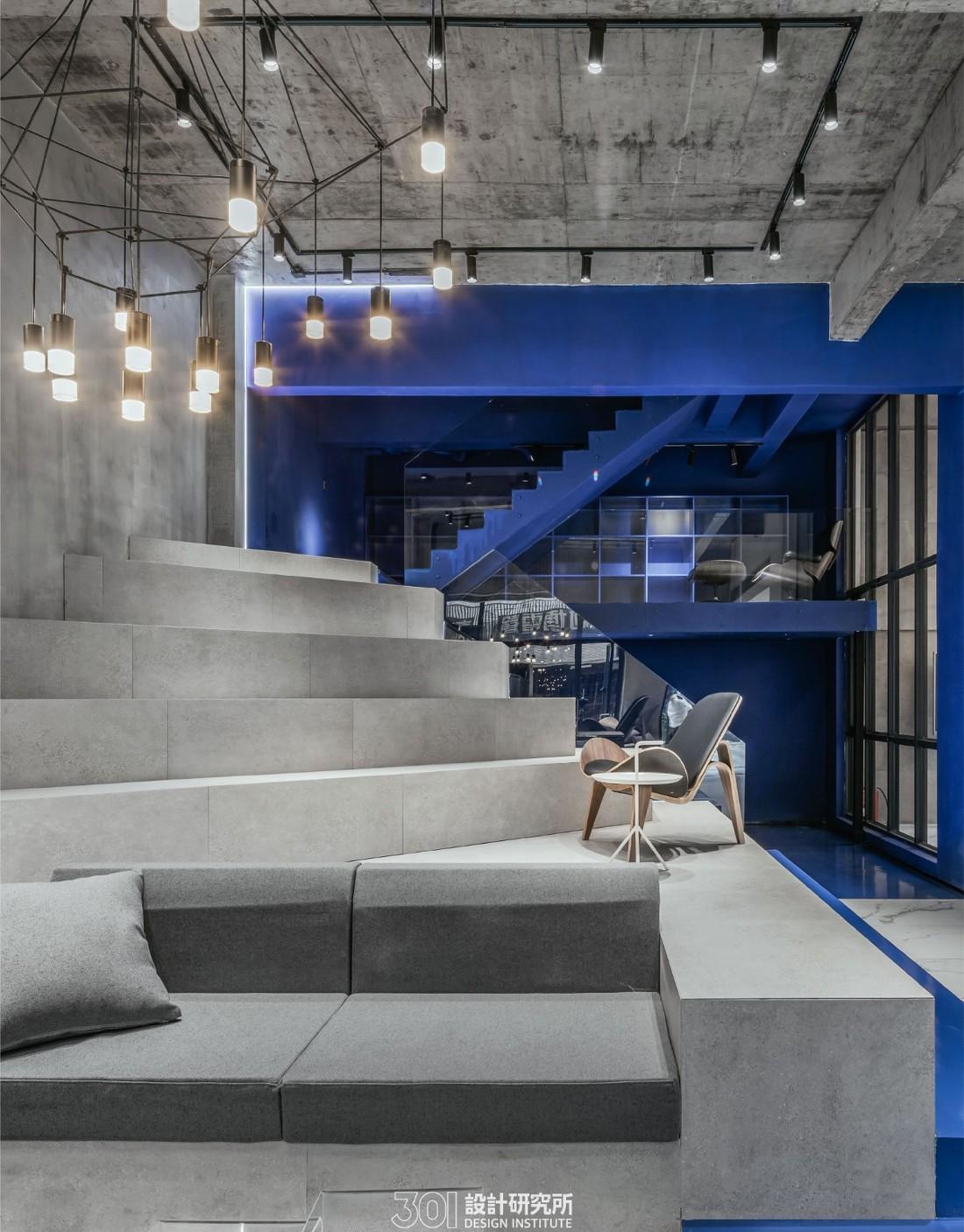 极简工业风办公室设计，打造高效与舒适空间-2