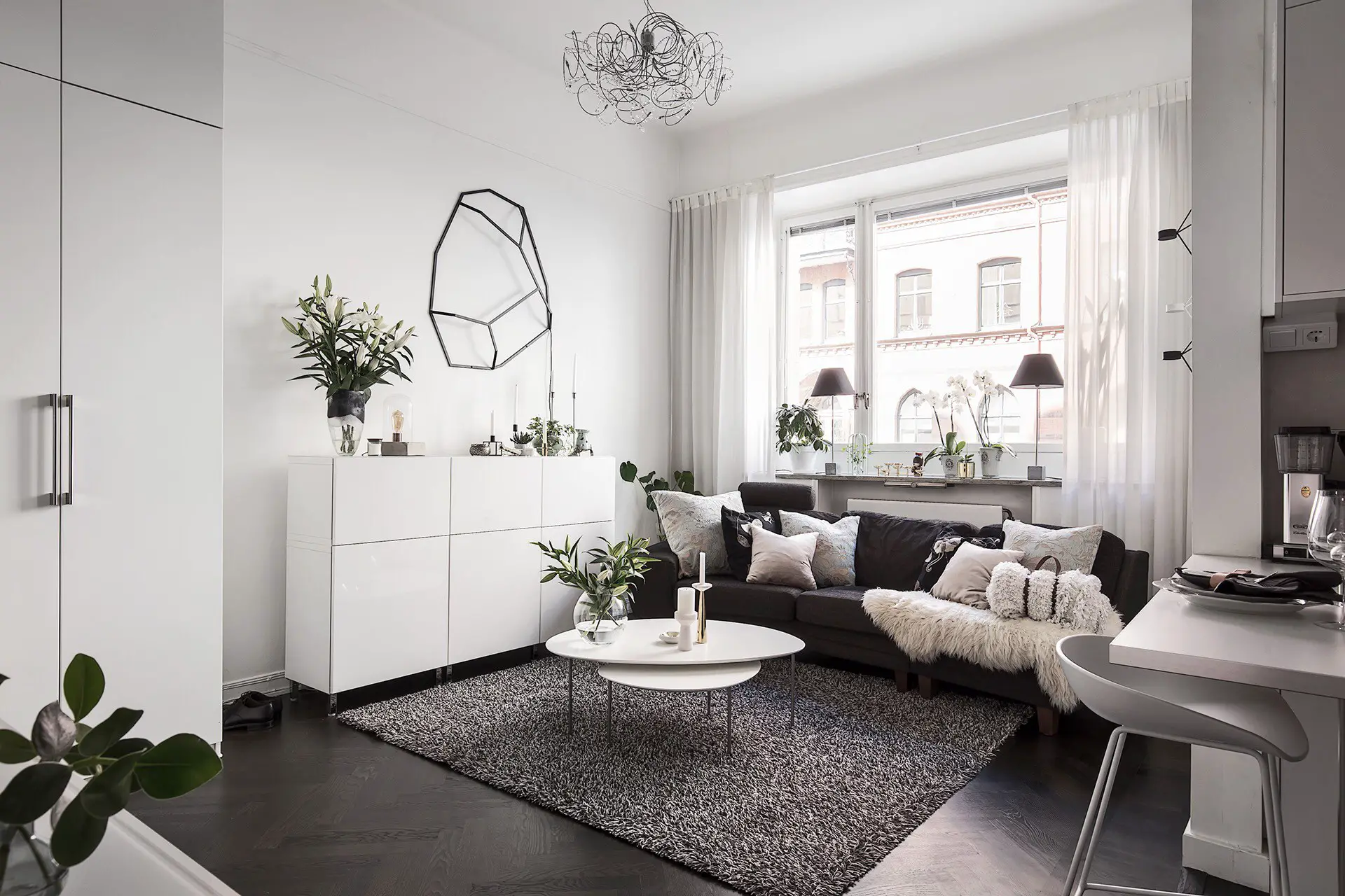 智能楼梯打造瑞典 40 平米一居室空间魔法-5