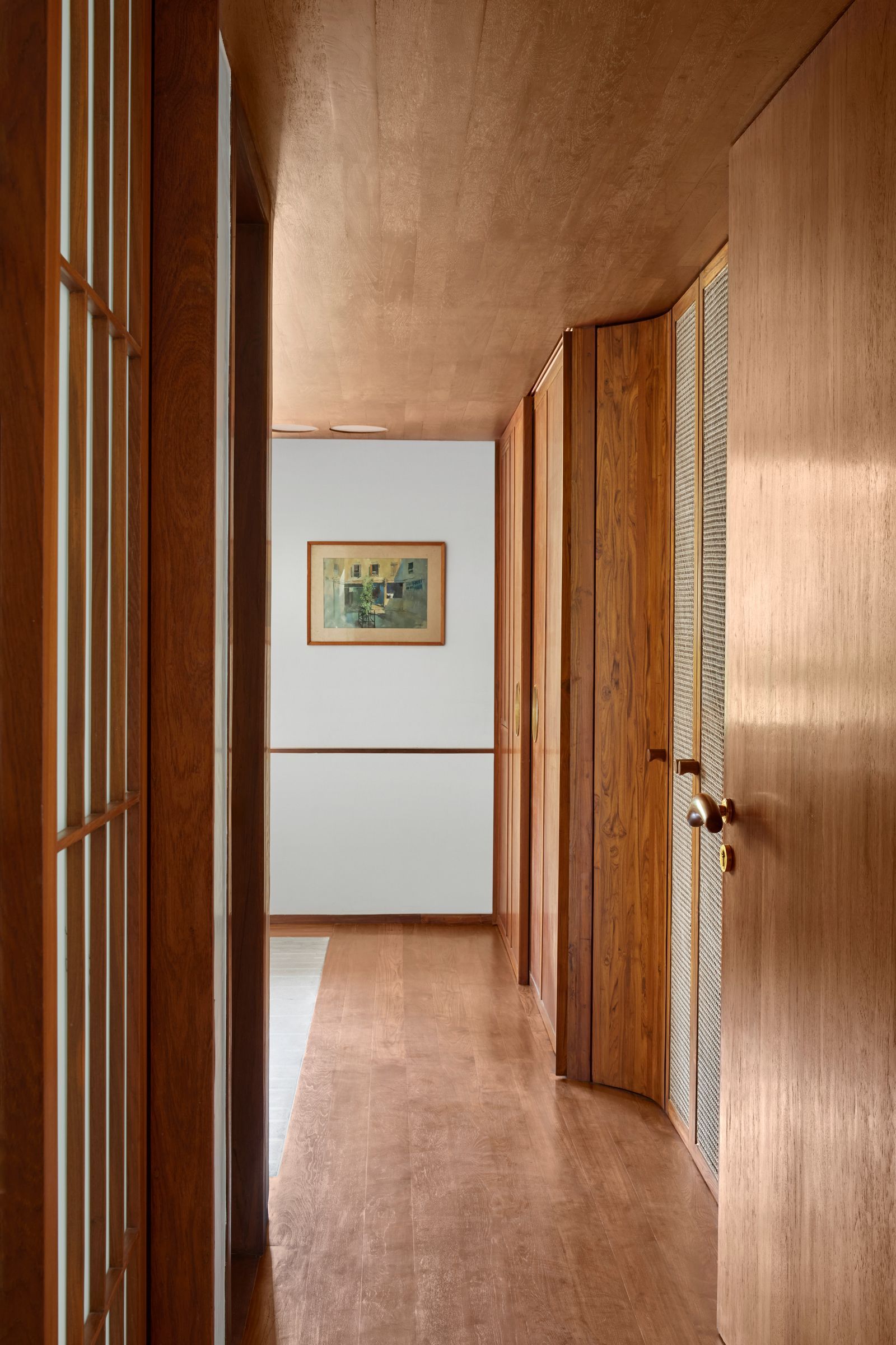 孟买科拉巴经典装饰艺术建筑内的当代公寓丨Atelier Varun Goyal-12