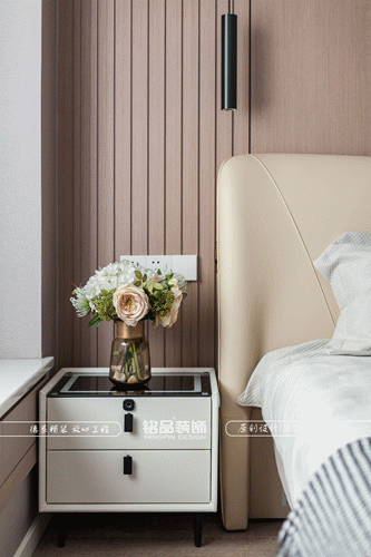 简约潮玩空间,金融精英的舒适浪漫之家丨铭品装饰-8