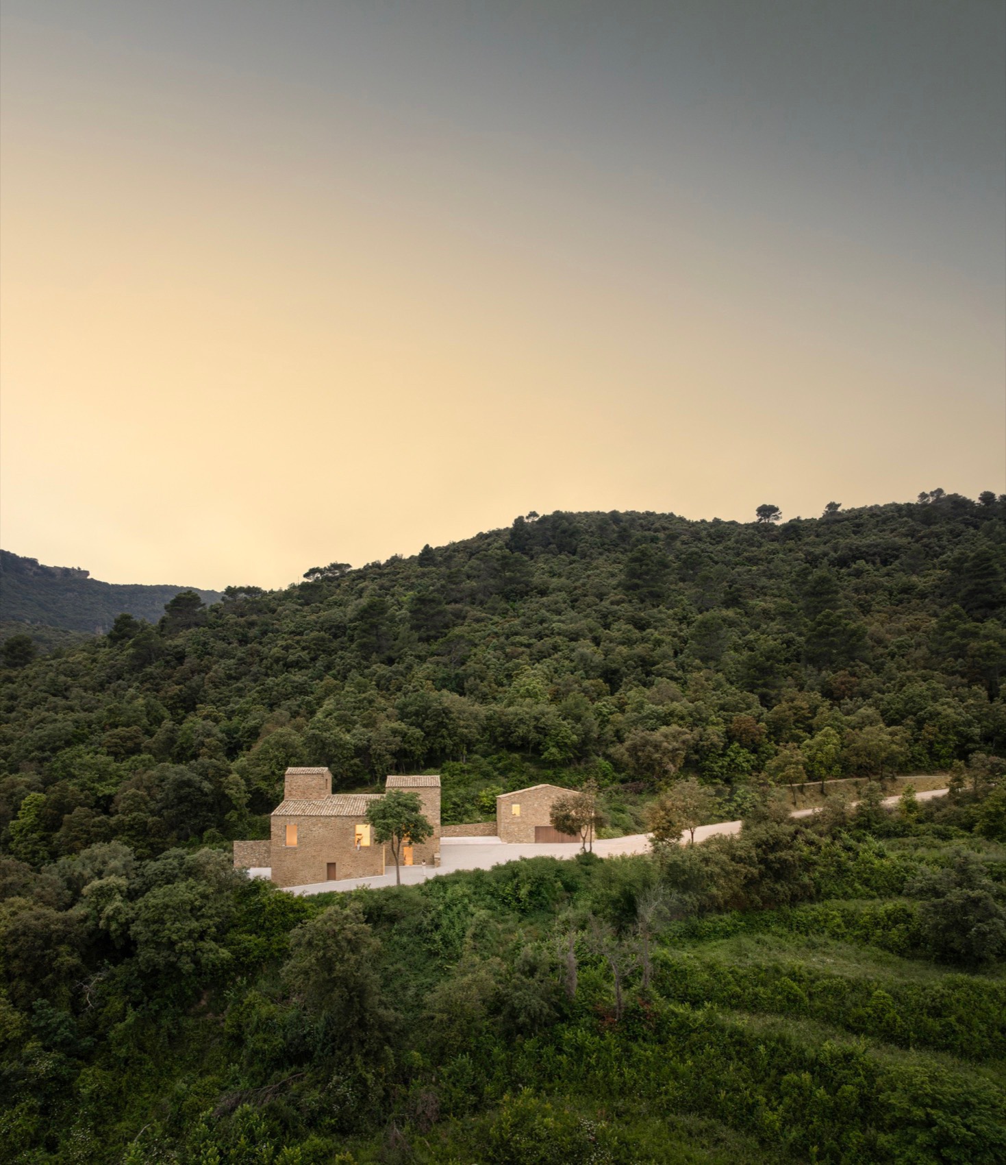 卡达尔特农庄住宅丨西班牙赫罗纳-9