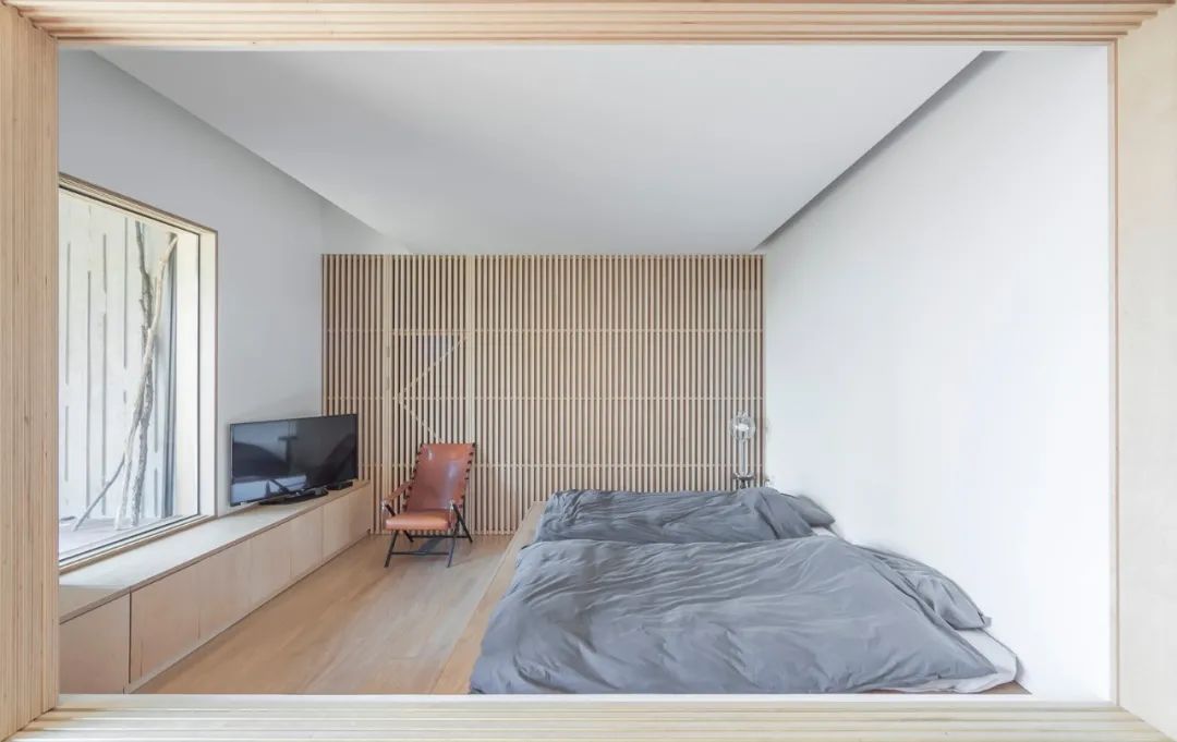 首尔以东的倾斜屋顶乡村住宅-37