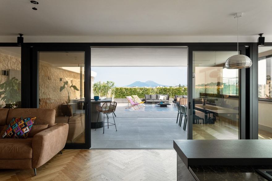 “New retro’:色彩与光影塑造的那不勒斯活力住宅丨意大利那不勒斯丨建筑师 Carmine Abate-1