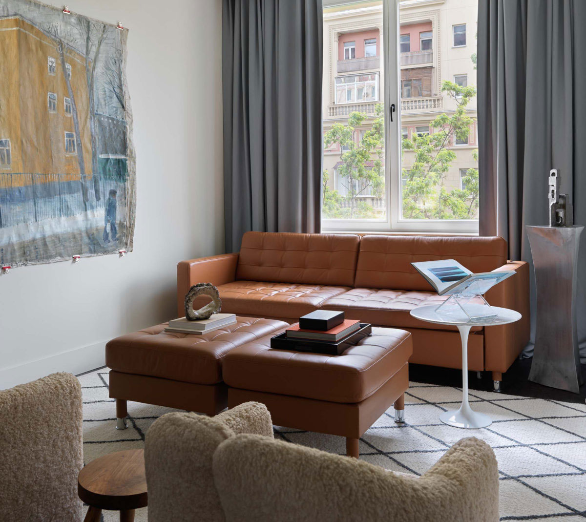 莫斯科斯大林式建筑中带时髦家具的明亮公寓(85 平方米)-1