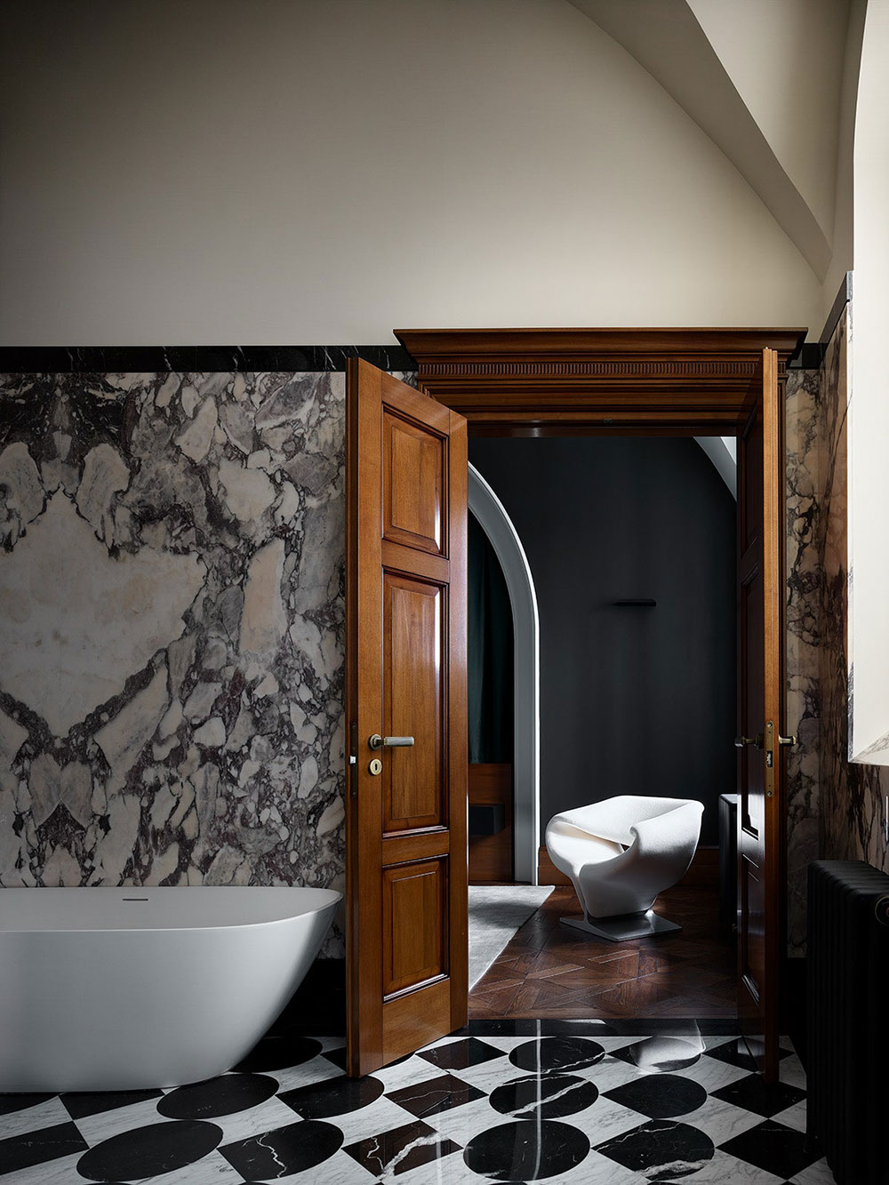 大规模设计：莫斯科旧公寓楼中令人印象深刻的公寓-11