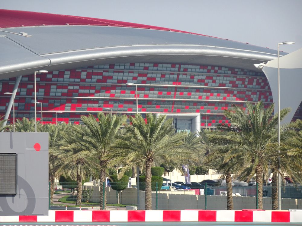 フェラーリ・ワールド・アブダビ | UAE の建築【世界建築巡り】-46