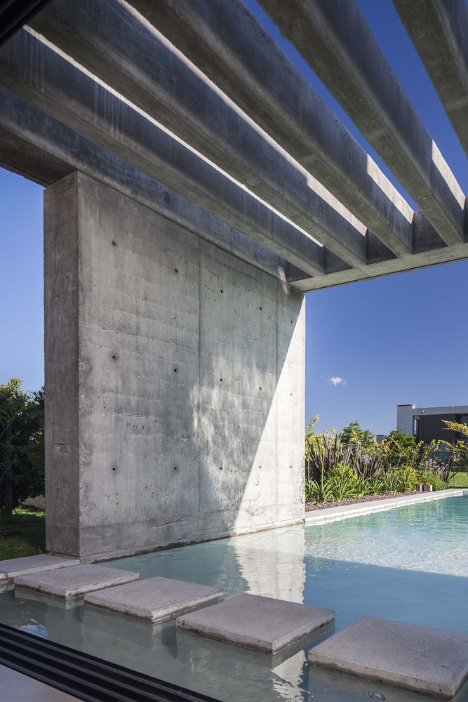 阿根廷年轻夫妇的开放式花园住宅-34