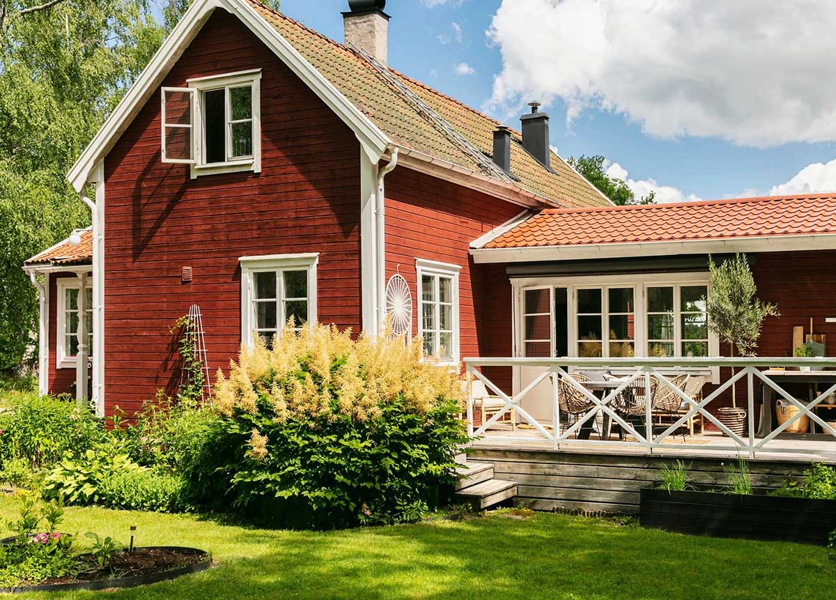 瑞典森林边缘的复古温馨木屋-1