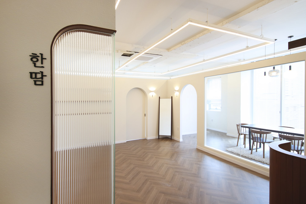 温馨韩式美容院，展现白色与木质的魅力-10