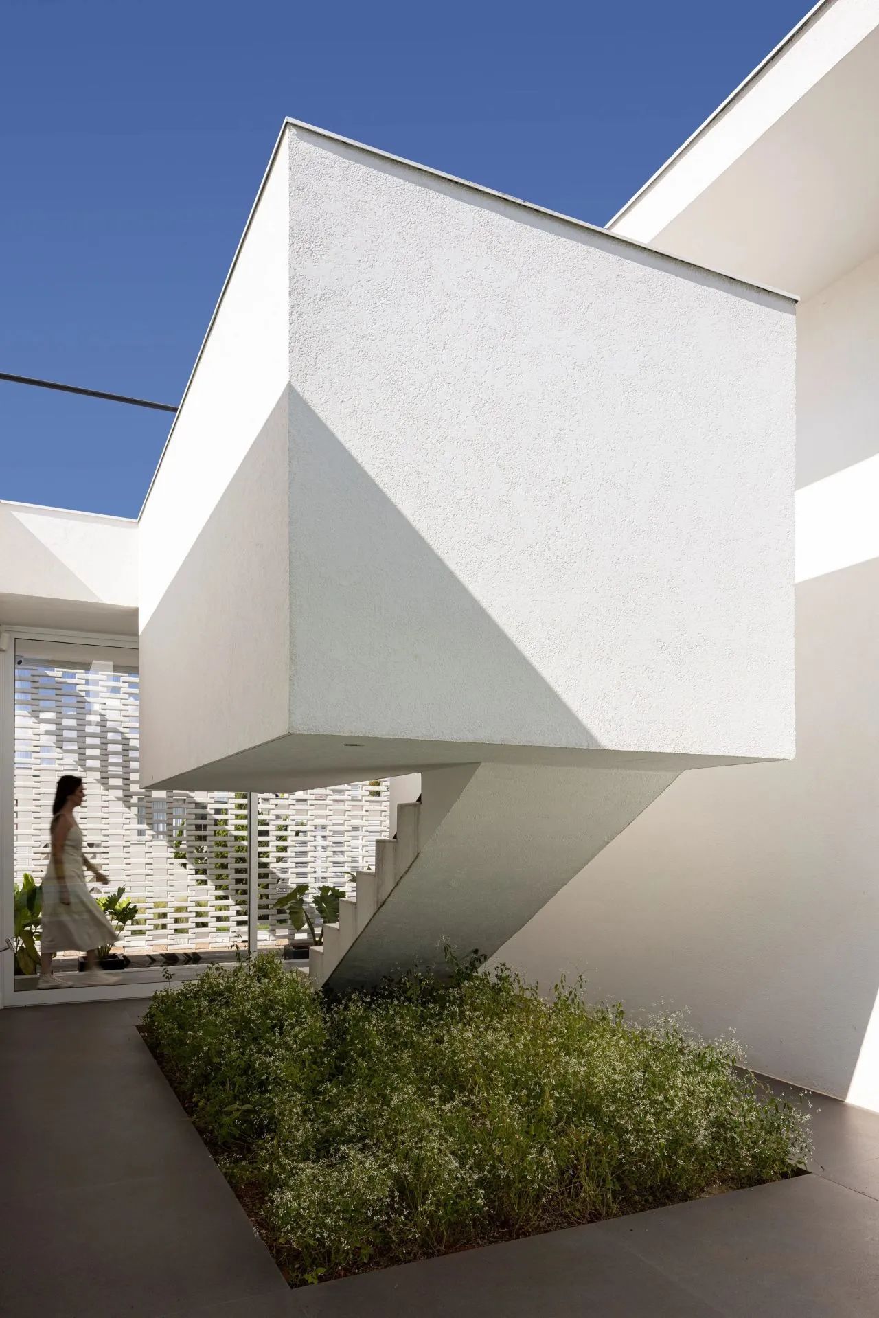 “牛奶蜂巢”屋|White Bricks 住宅丨巴西巴西利亚丨BLOCO Arquitetos-43