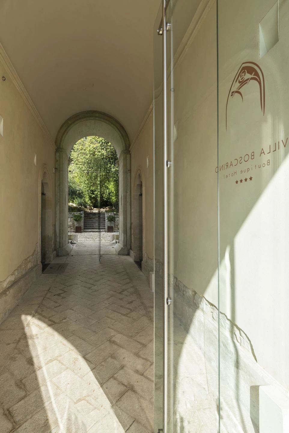 意大利修复古堡别墅,新旧对话的光影空间-23