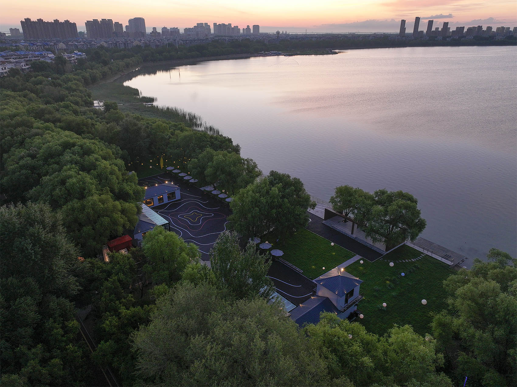 大庆滨洲湖:工业遗存的商业活化丨中国大庆丨慢珊瑚设计-5