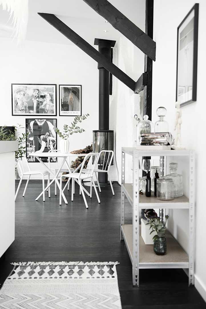 瑞典 59 平米黑白小 loft，巧用白色和自然光扩展空间-14