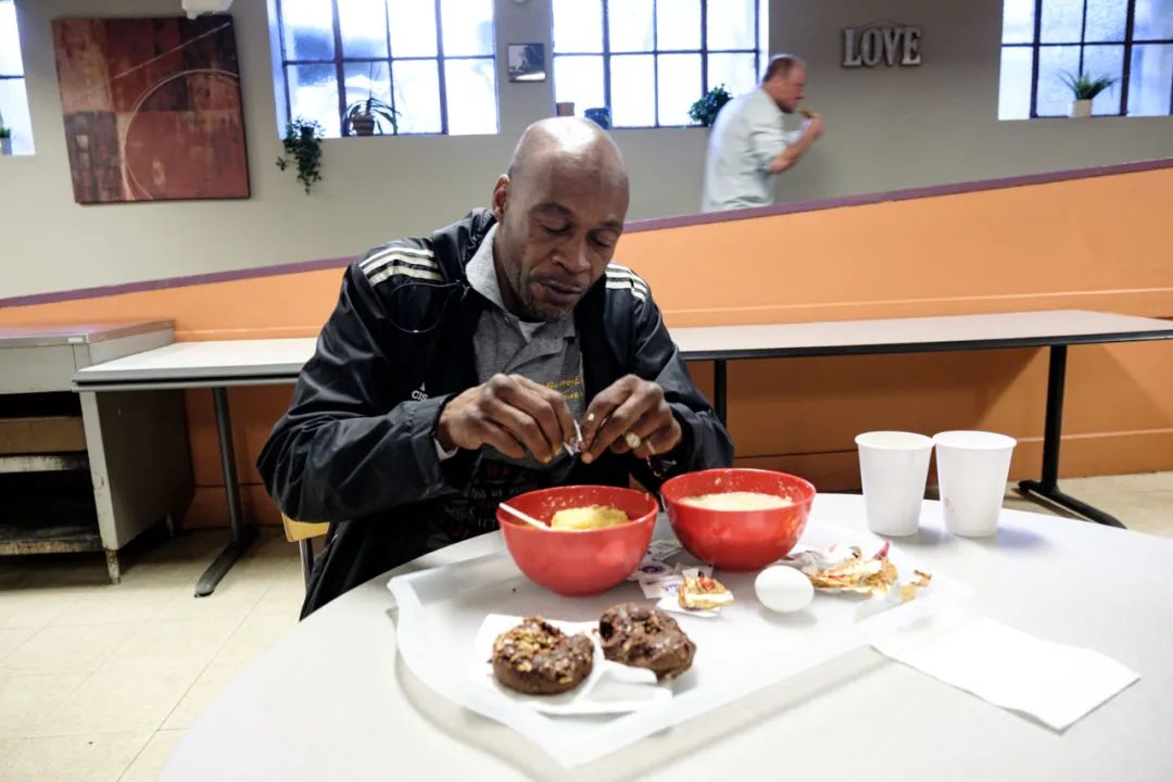 城市公共空间对流浪者的敌意设计丨中国广州-23