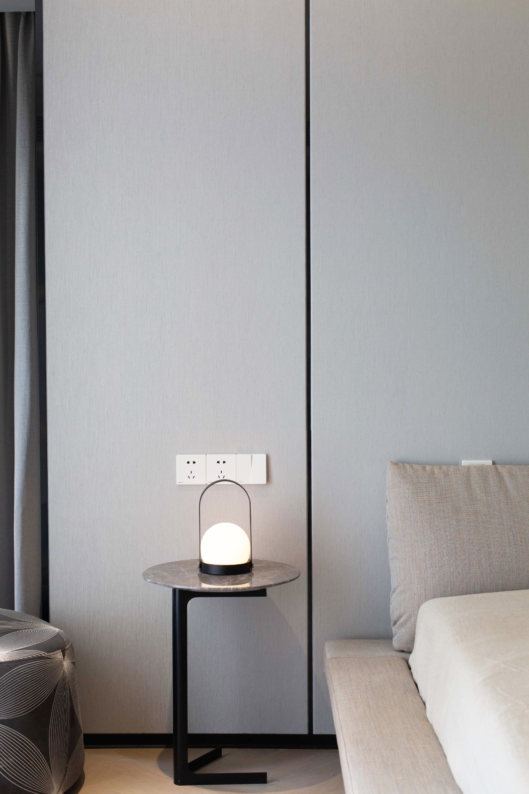 琐碎空间大改造 | 220 平经典现代风设计，灯光与质感的完美结合-28