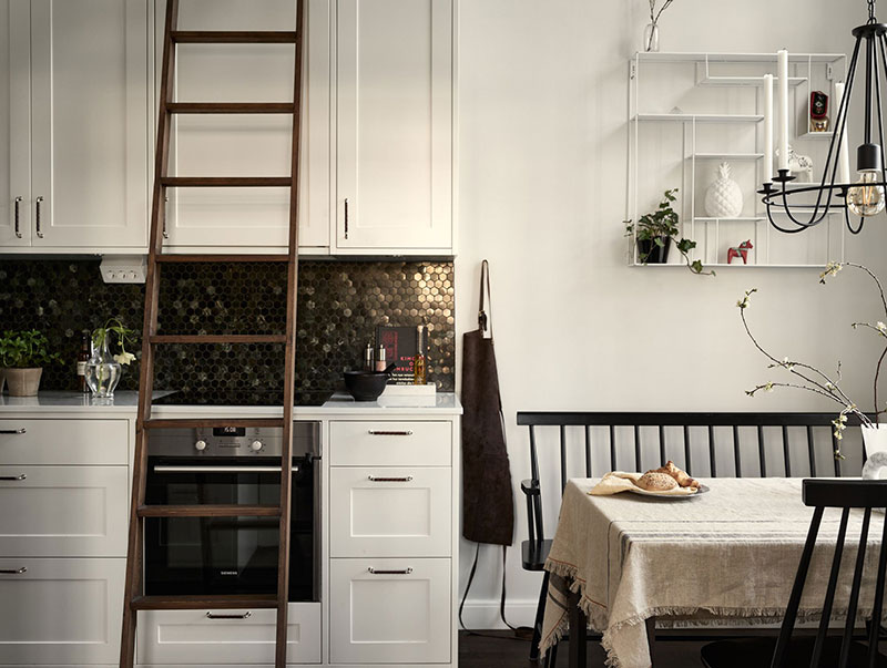 带有黑色家庭图书馆的斯堪的纳维亚式公寓(109 平方米)-11