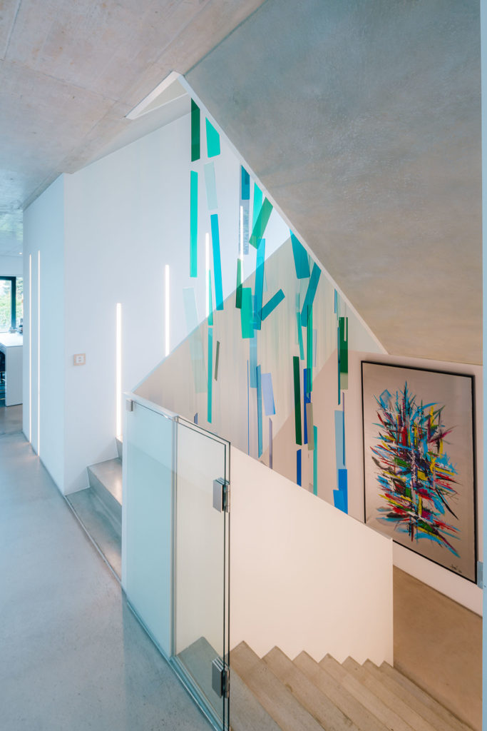 色彩螺旋楼梯,自然元素与建筑设计的完美融合-16