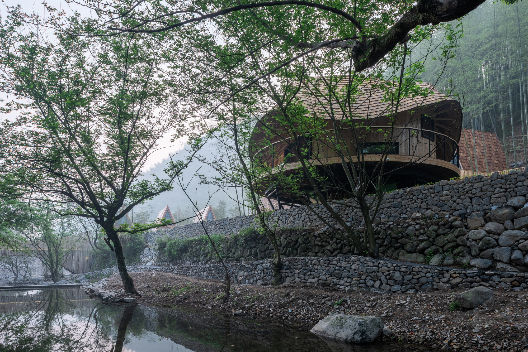 Treewow O - A Tree House of Curved Round Roof / MONOARCHI-27