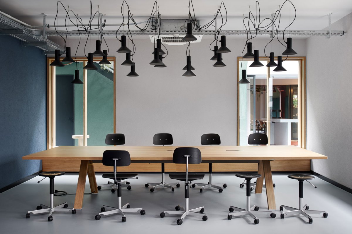 德国 Stuttgart 城市空间，Studio Komo 打造色彩丰富协同办公环境-14