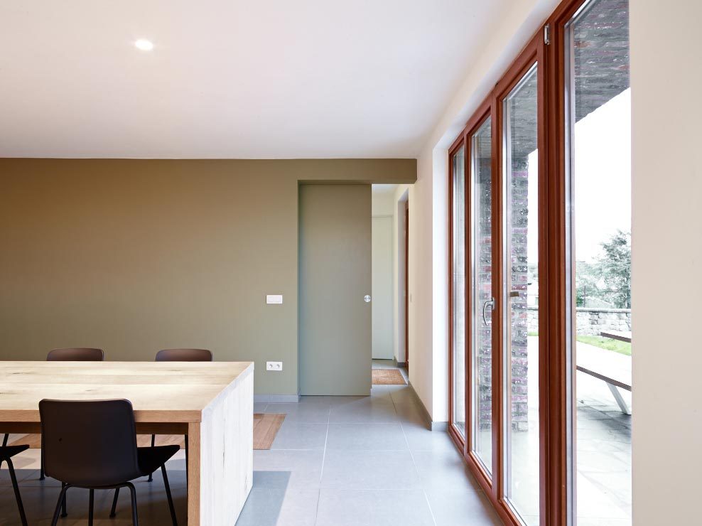 Каменный дом на краю холма | 13 фото-14